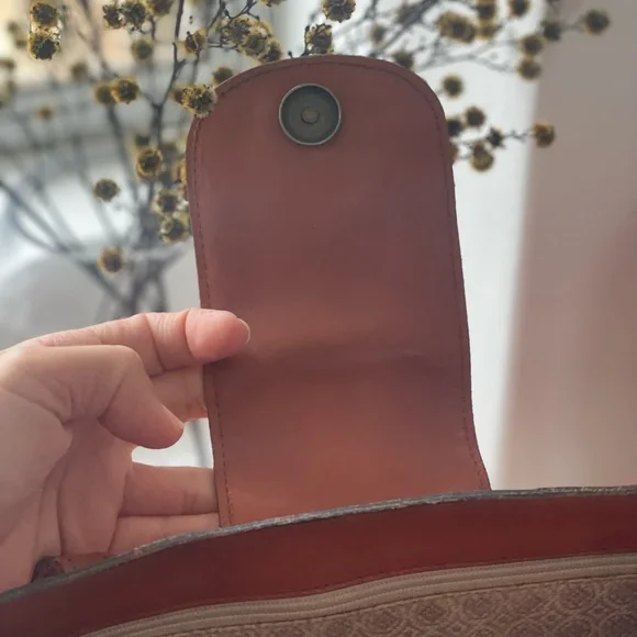 Vintage Brown Leather Bag 1980’s satchel style - Picture 7 of 11